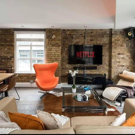 Luxury Penthouse Located Near Old Street Apartment